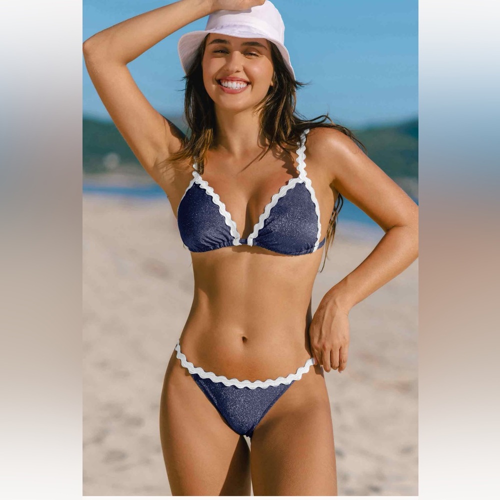 NWT Sz L TOP Dazzling Triangle Navy Blue and White Scalloped Bikini